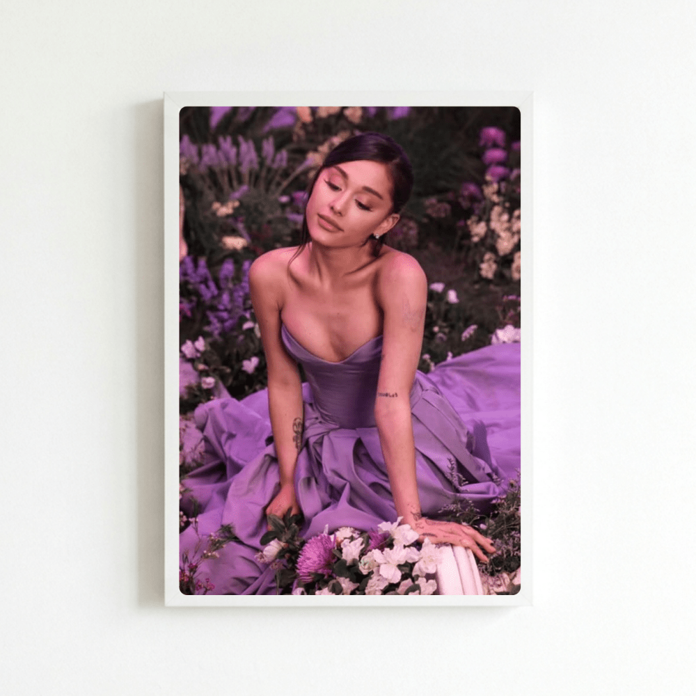Ariana Grande Poster with Frame - Vibes DistrictAriana Grande Poster with Frame poster BiancoVibes District