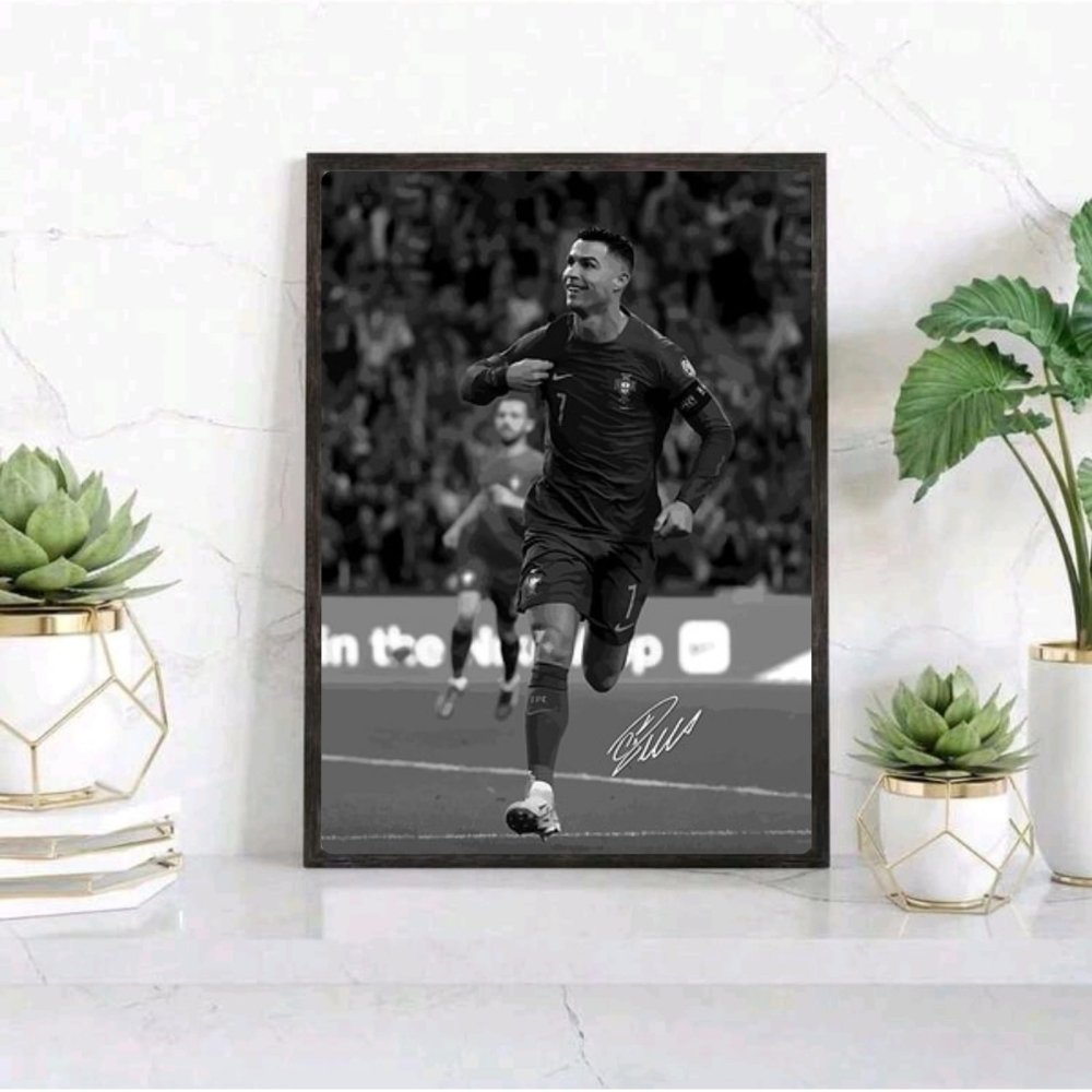 cr7, cristiano ronaldo - Vibes Districtcr7, cristiano ronaldo poster GoldVibes District