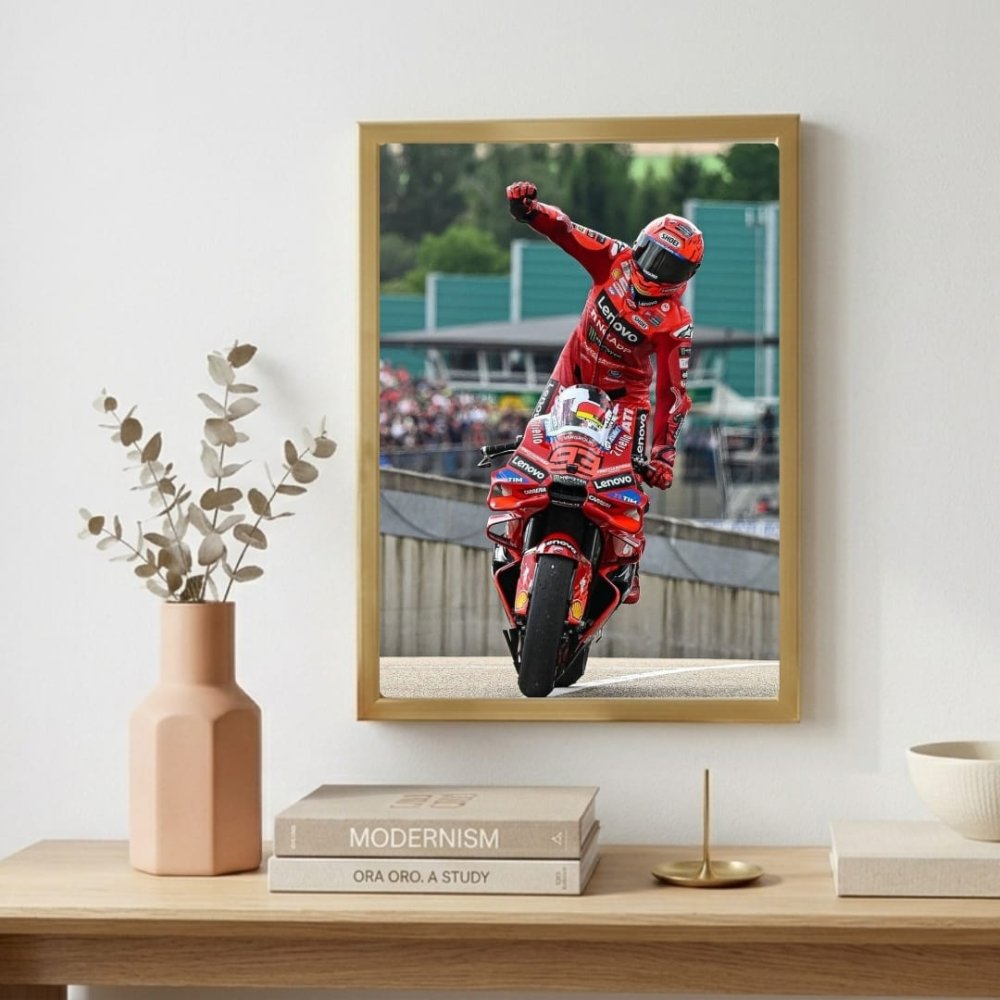 Francesco Bagnaia, moto gp - Vibes DistrictFrancesco Bagnaia, moto gp NeroVibes District