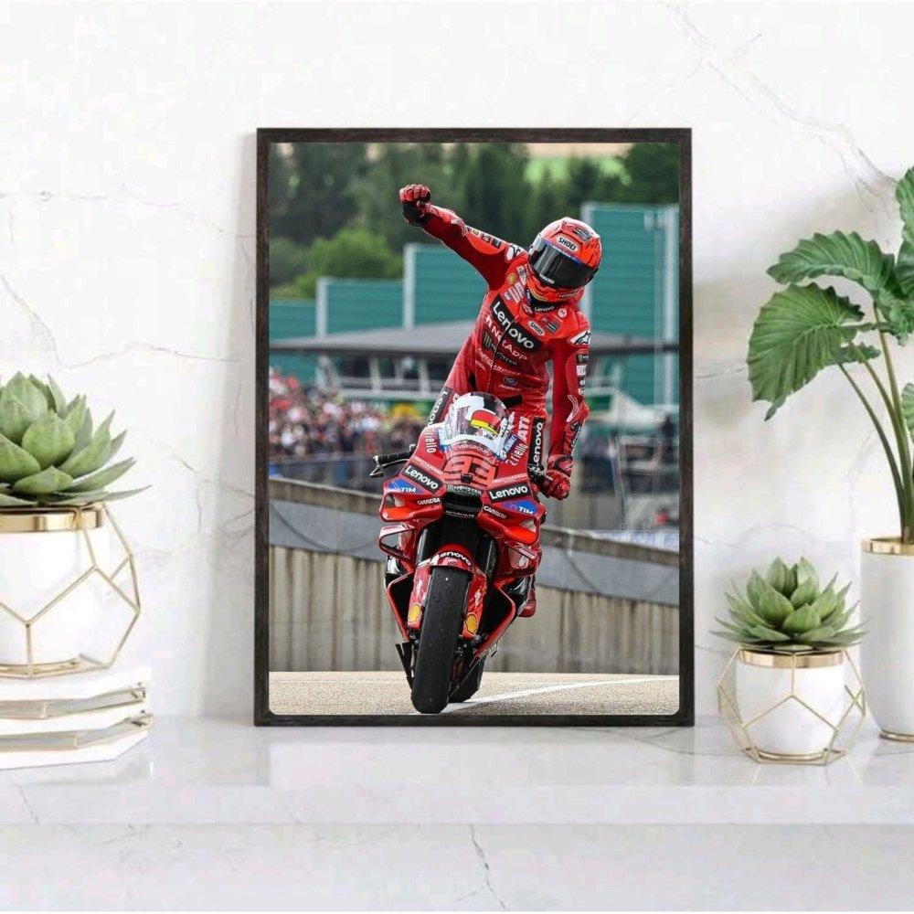 Francesco Bagnaia, moto gp - Vibes DistrictFrancesco Bagnaia, moto gp NeroVibes District