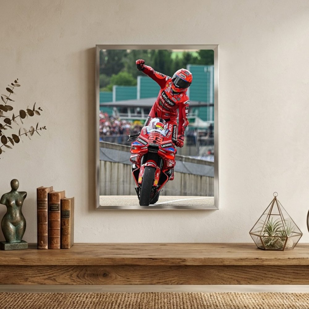 Francesco Bagnaia, moto gp - Vibes DistrictFrancesco Bagnaia, moto gp NeroVibes District