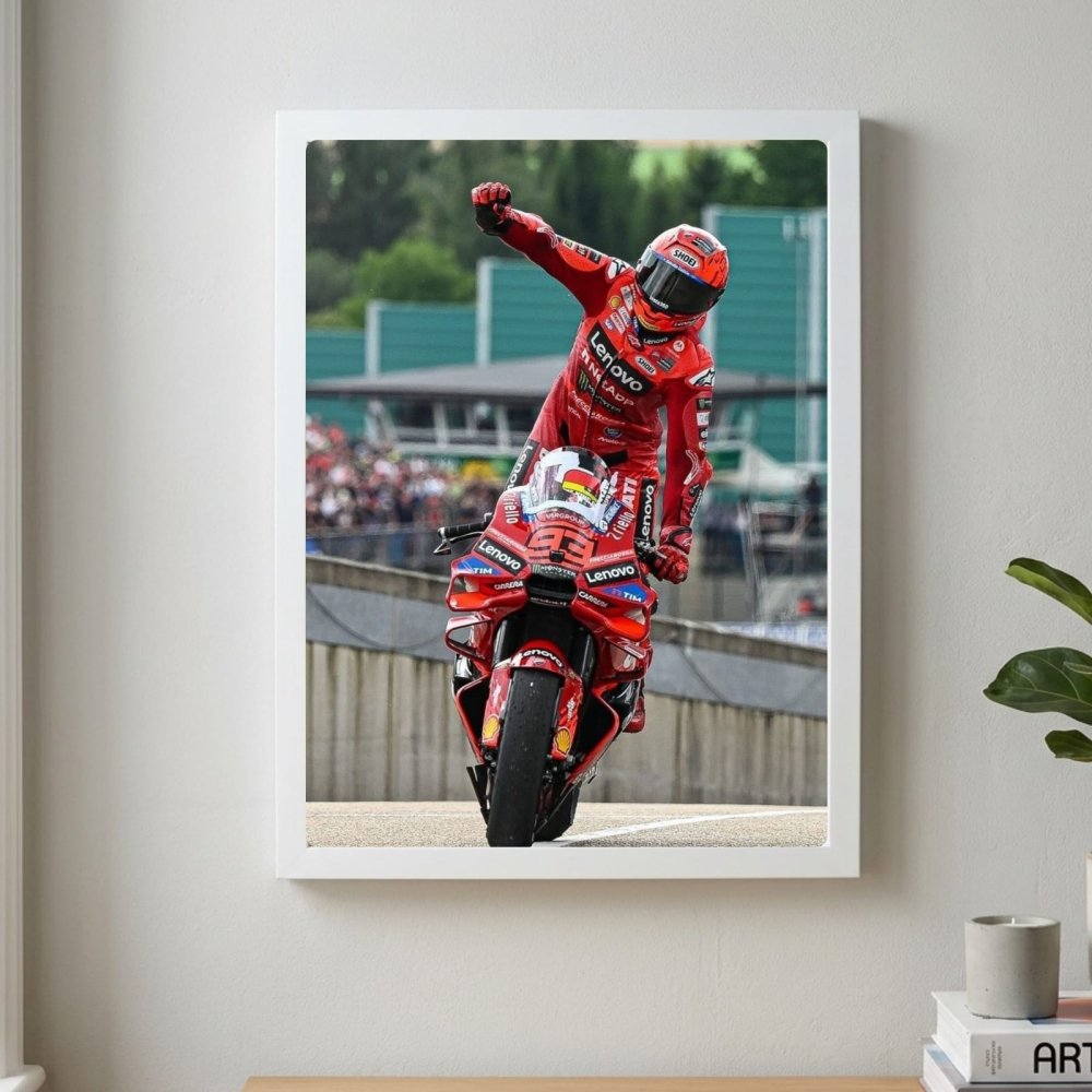 Francesco Bagnaia, moto gp - Vibes DistrictFrancesco Bagnaia, moto gp NeroVibes District