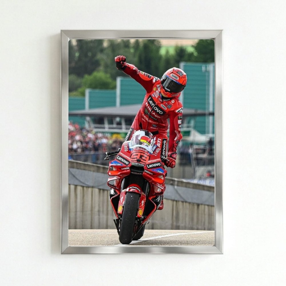 Francesco Bagnaia, moto gp - Vibes DistrictFrancesco Bagnaia, moto gp NeroVibes District