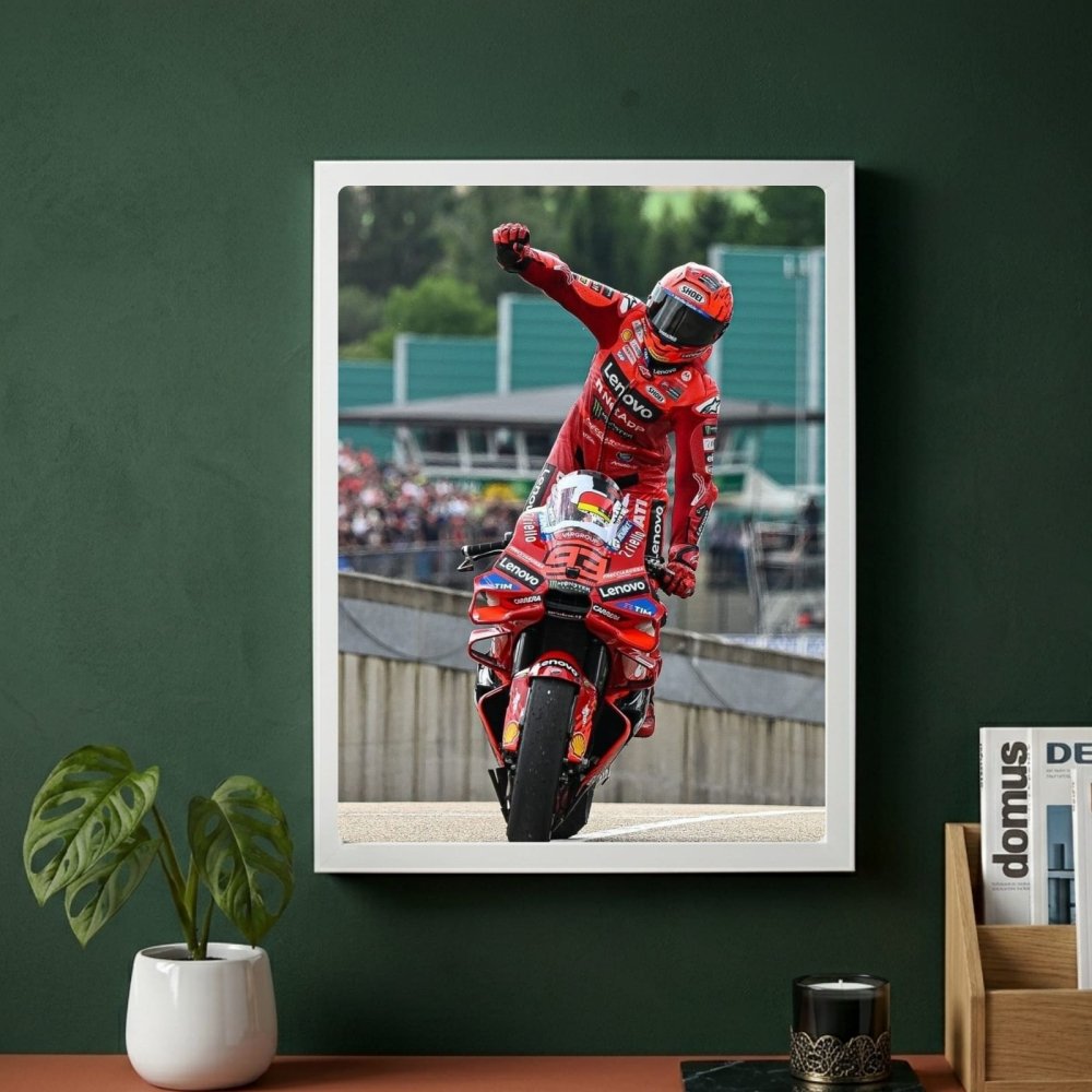 Francesco Bagnaia, moto gp - Vibes DistrictFrancesco Bagnaia, moto gp NeroVibes District