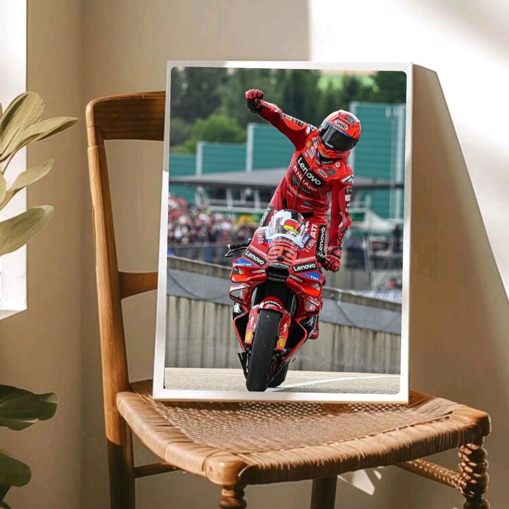 Francesco Bagnaia, moto gp - Vibes DistrictFrancesco Bagnaia, moto gp NeroVibes District