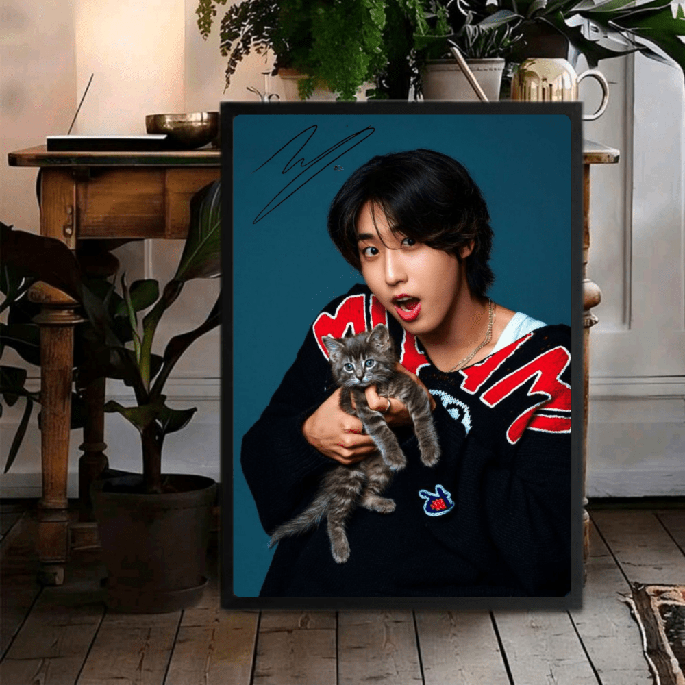 Han Jisung Poster with Frame - Vibes DistrictHan Jisung Poster with Frame GoldVibes District