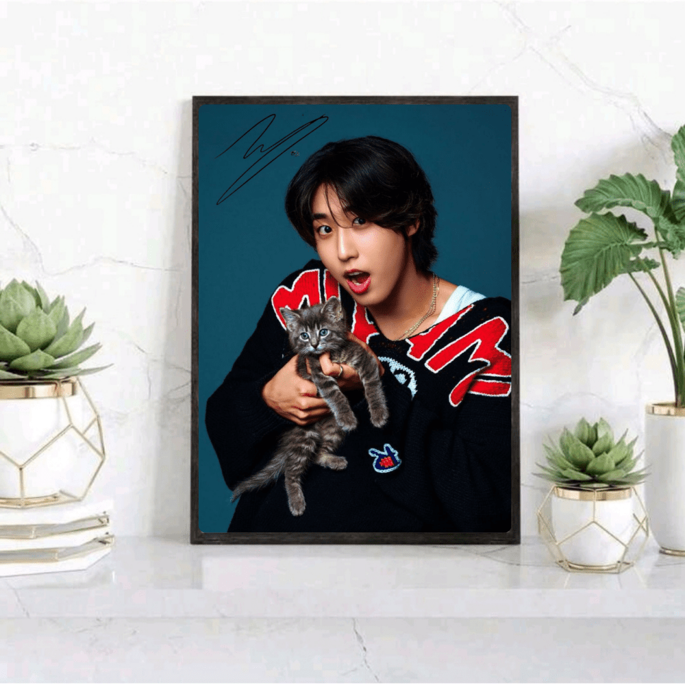 Han Jisung Poster with Frame - Vibes DistrictHan Jisung Poster with Frame GoldVibes District