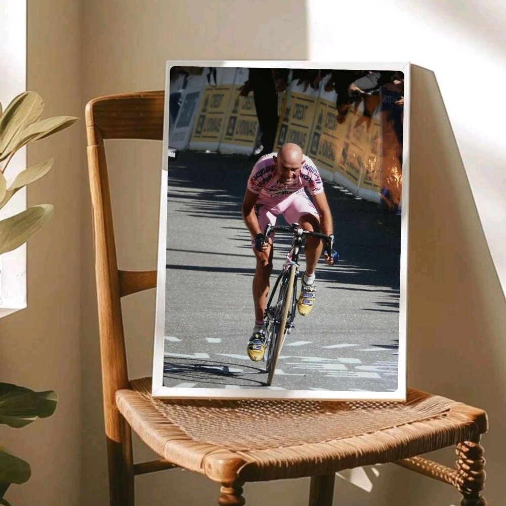 Marco Pantani - ciclismo - Vibes DistrictMarco Pantani - ciclismo poster NeroVibes District