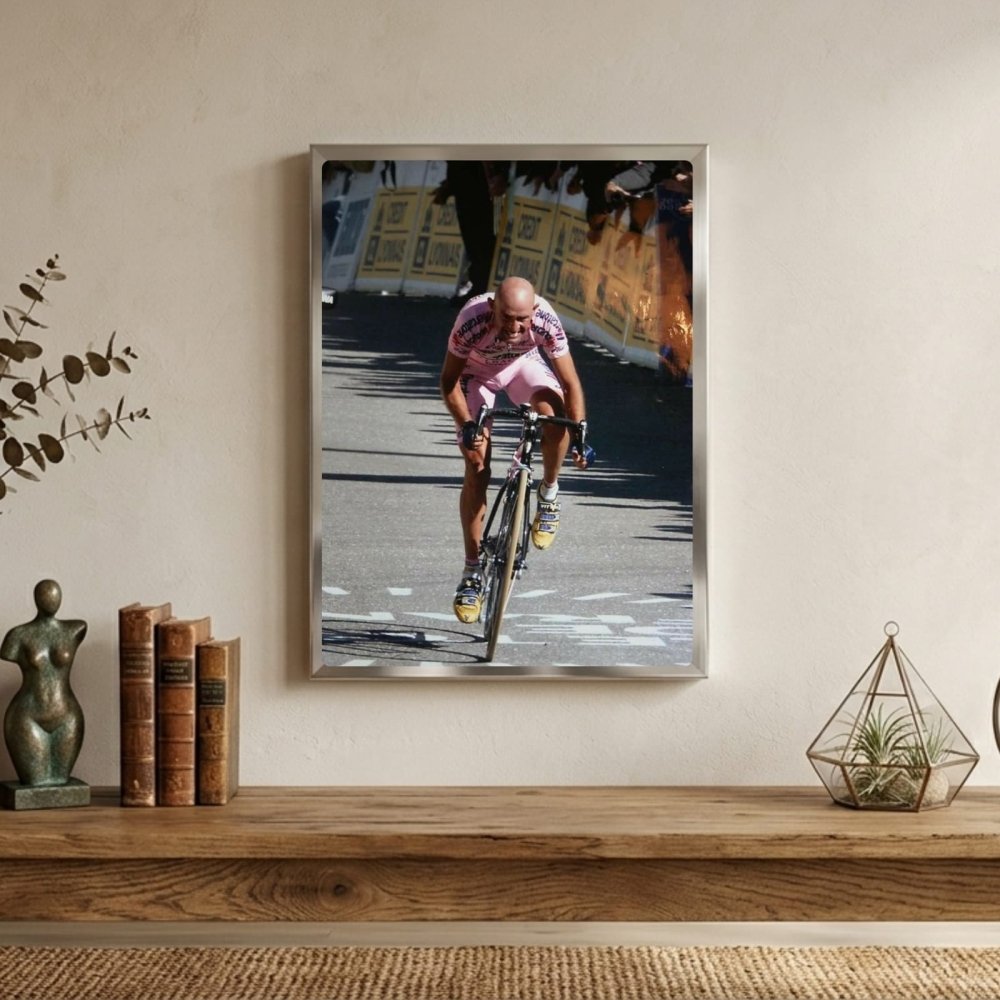 Marco Pantani - ciclismo - Vibes DistrictMarco Pantani - ciclismo poster NeroVibes District
