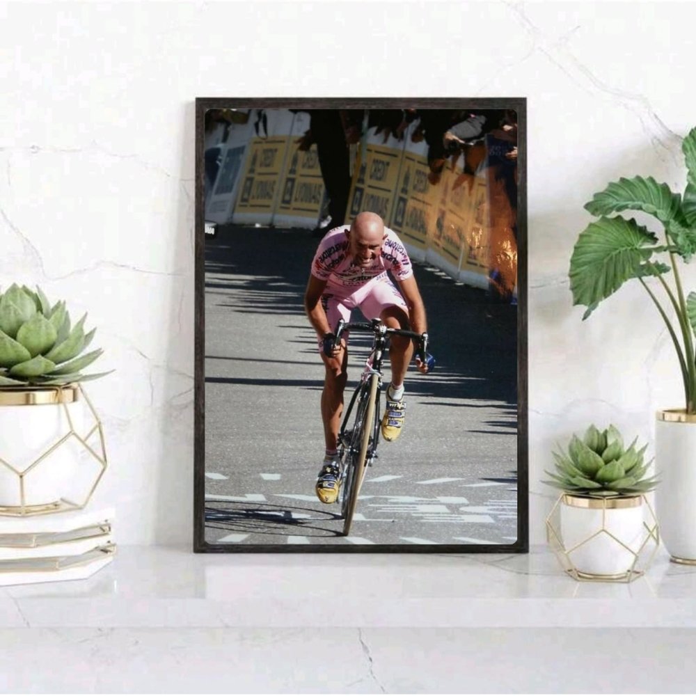 Marco Pantani - ciclismo - Vibes DistrictMarco Pantani - ciclismo poster NeroVibes District
