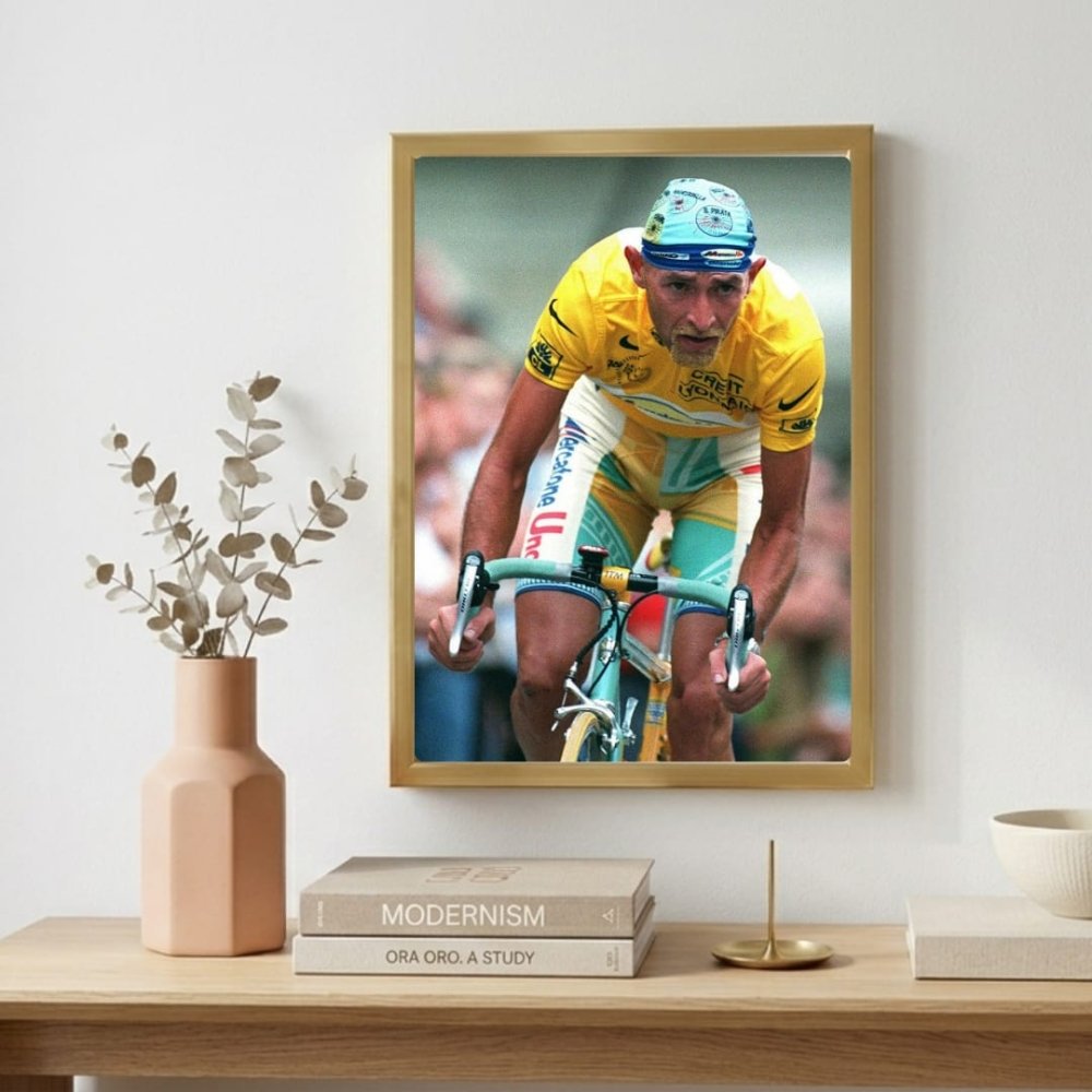 Marco Pantani - ciclismo - Vibes DistrictMarco Pantani - ciclismo poster NeroVibes District