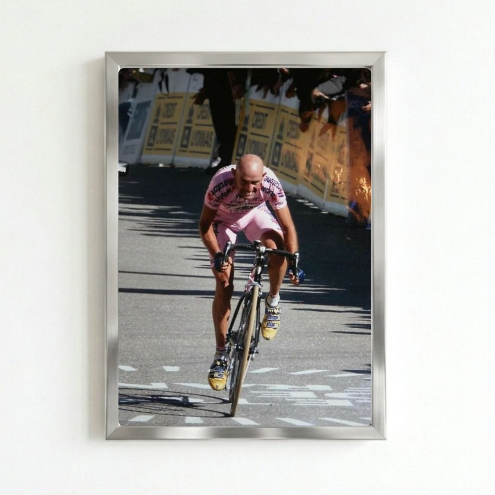 Marco Pantani - ciclismo - Vibes DistrictMarco Pantani - ciclismo poster NeroVibes District