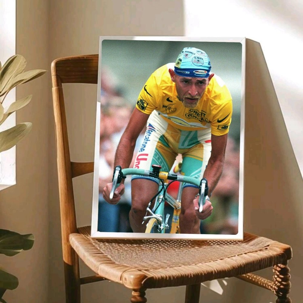 Marco Pantani - ciclismo - Vibes DistrictMarco Pantani - ciclismo poster NeroVibes District