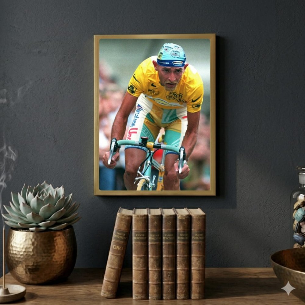 Marco Pantani - ciclismo - Vibes DistrictMarco Pantani - ciclismo poster NeroVibes District