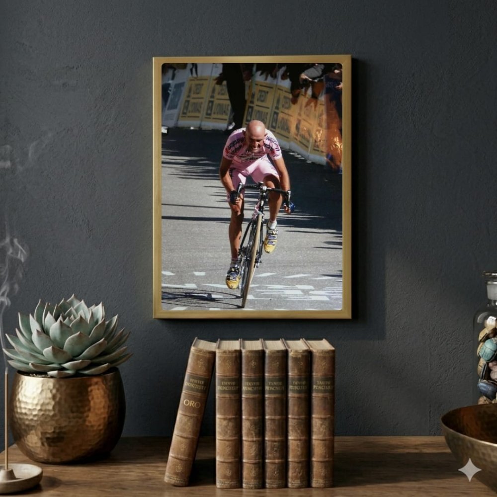 Marco Pantani - ciclismo - Vibes DistrictMarco Pantani - ciclismo poster NeroVibes District