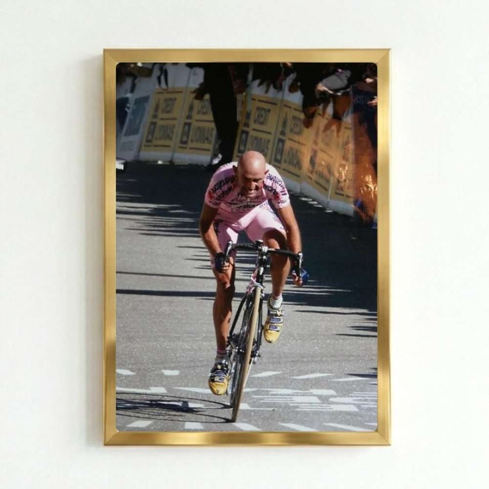 Marco Pantani - ciclismo - Vibes DistrictMarco Pantani - ciclismo poster NeroVibes District