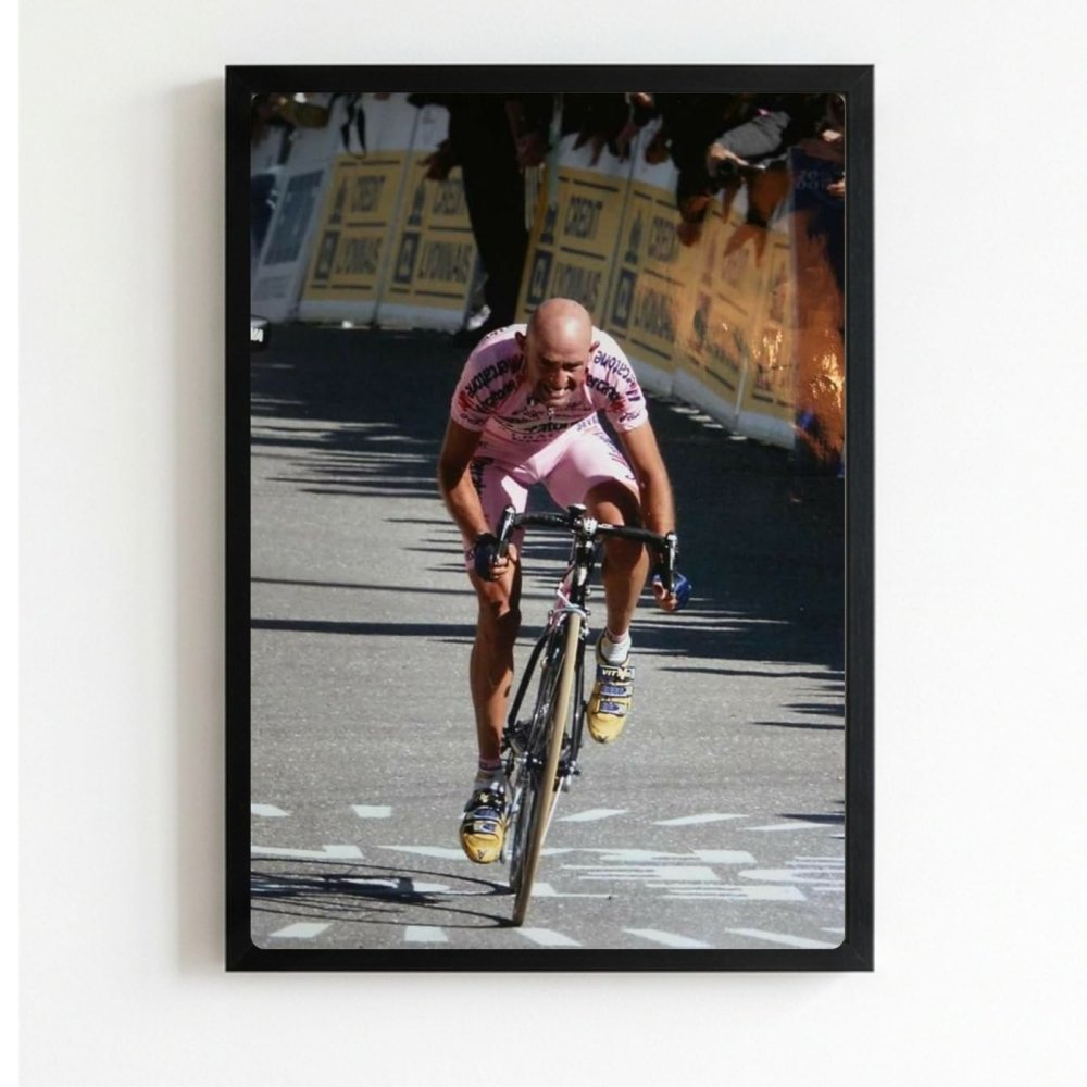 Marco Pantani - ciclismo - Vibes DistrictMarco Pantani - ciclismo poster NeroVibes District