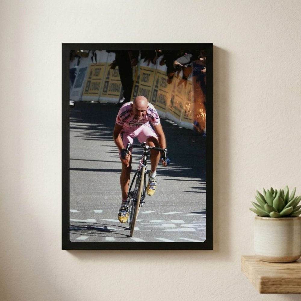 Marco Pantani - ciclismo - Vibes DistrictMarco Pantani - ciclismo poster NeroVibes District
