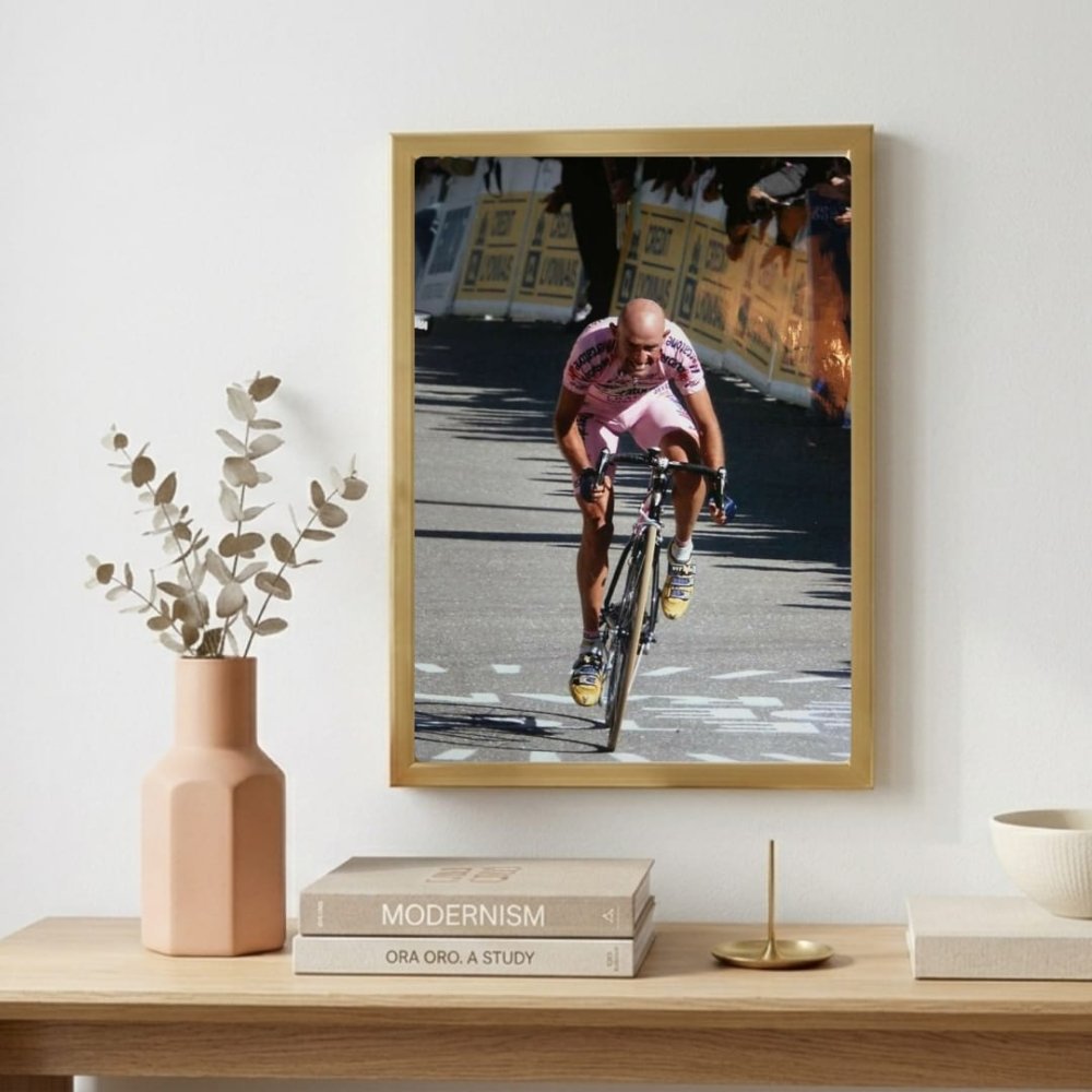 Marco Pantani - ciclismo - Vibes DistrictMarco Pantani - ciclismo poster NeroVibes District