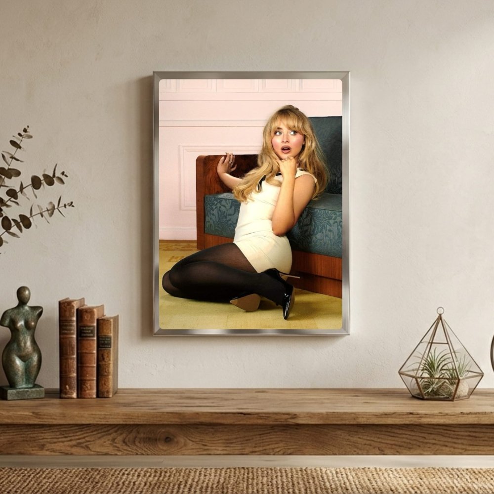 Sabrina Carpenter Poster with Frame - Vibes DistrictSabrina Carpenter Poster with Frame poster BiancoVibes District