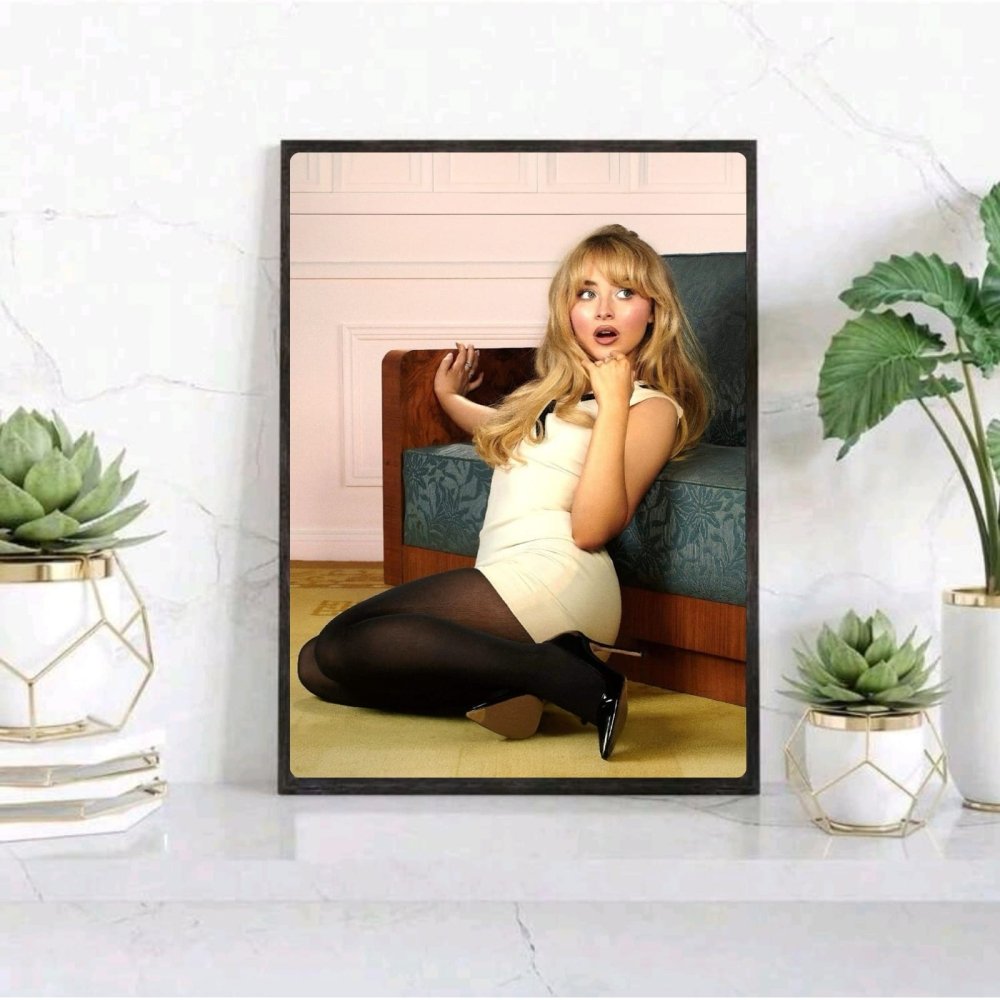 Sabrina Carpenter Poster with Frame - Vibes DistrictSabrina Carpenter Poster with Frame poster BiancoVibes District
