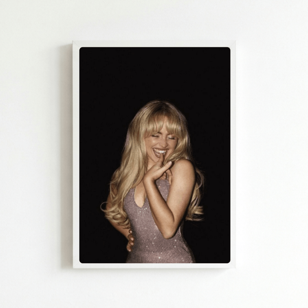 Sabrina Carpenter Poster with Frame - Vibes DistrictSabrina Carpenter Poster with Frame poster BiancoVibes District