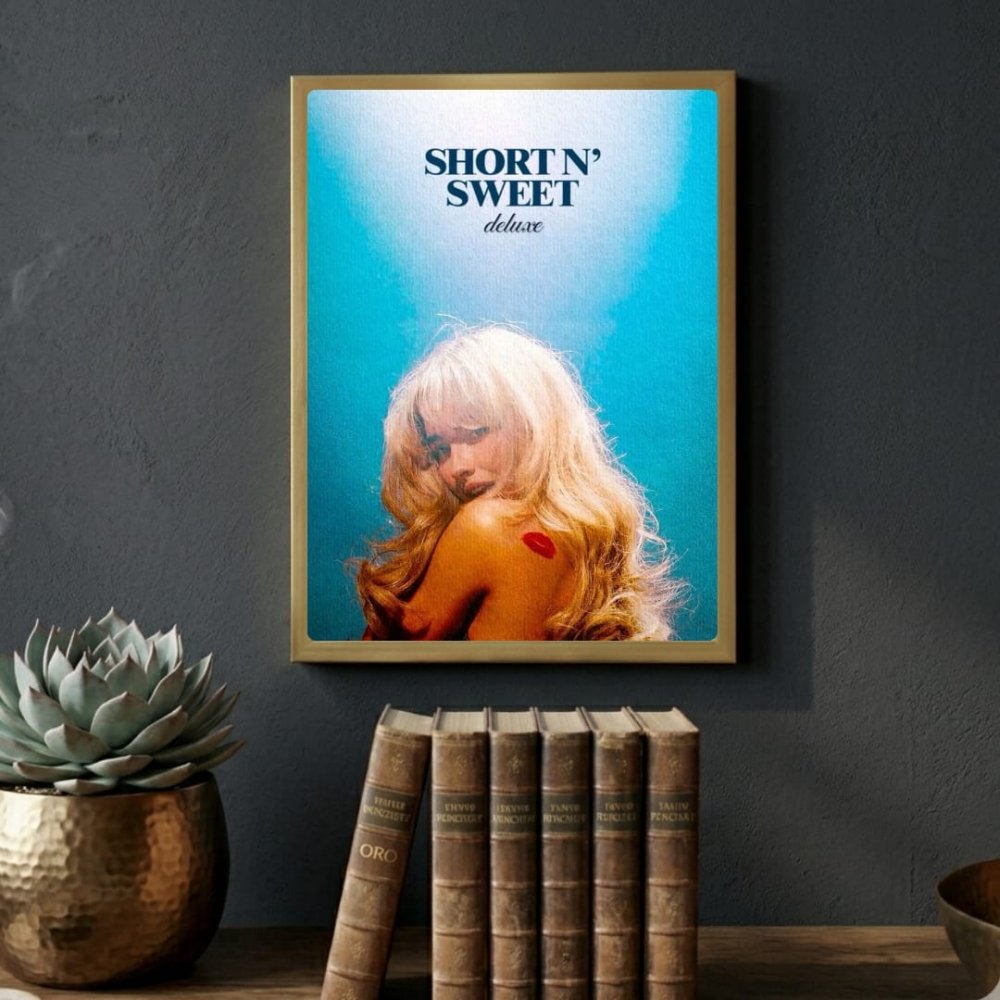 Sabrina Carpenter Poster with Frame - Vibes DistrictSabrina Carpenter Poster with Frame poster BiancoVibes District