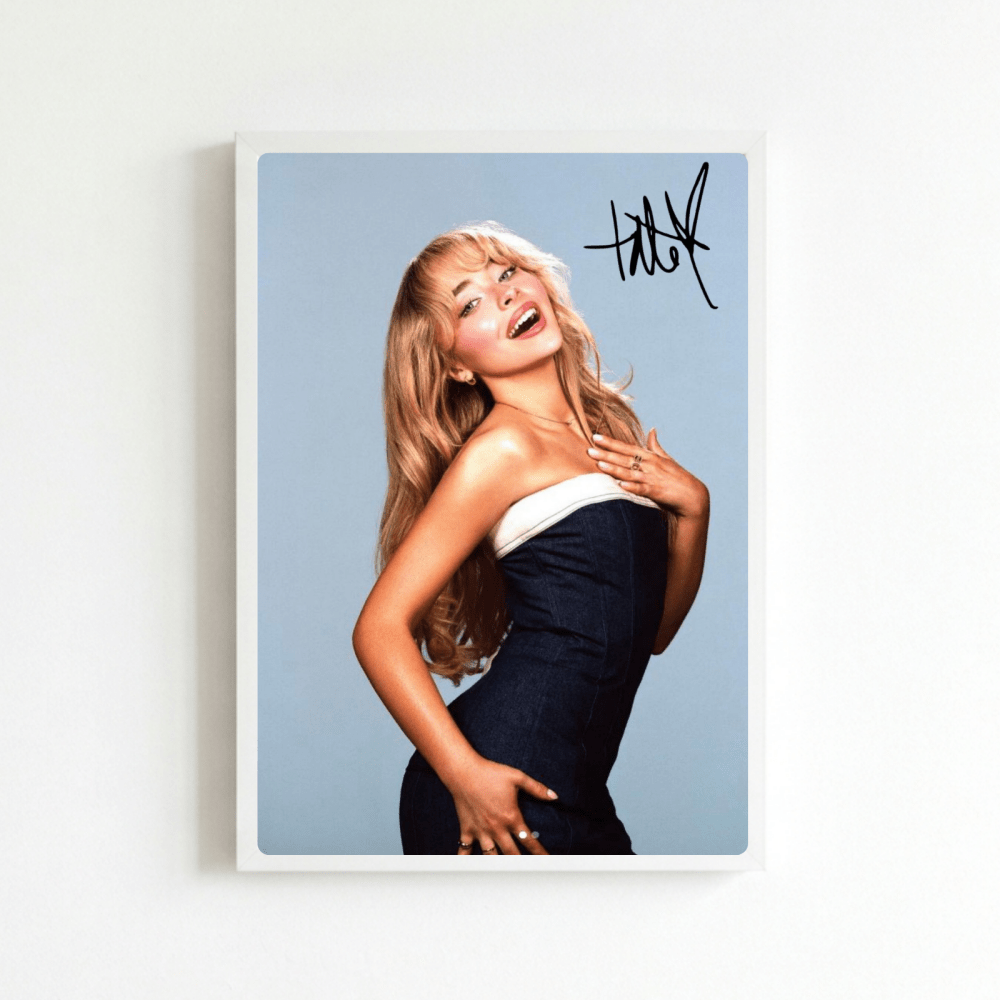 Sabrina Carpenter Poster with Frame - Vibes DistrictSabrina Carpenter Poster with Frame poster BiancoVibes District