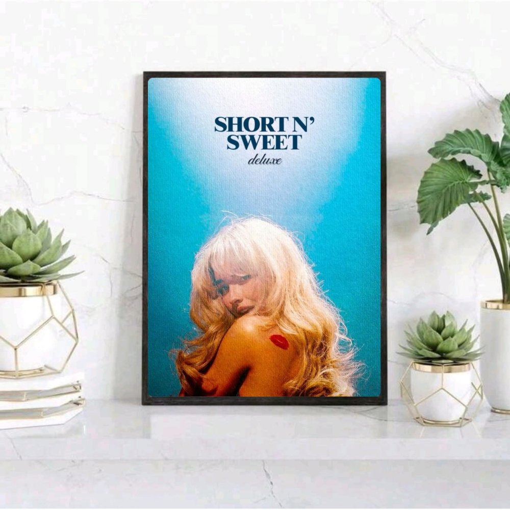 Sabrina Carpenter Poster with Frame - Vibes DistrictSabrina Carpenter Poster with Frame poster BiancoVibes District