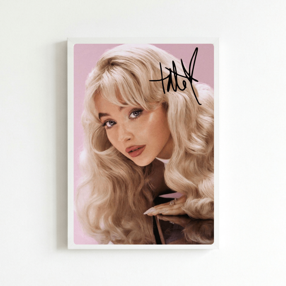 Sabrina Carpenter Poster with Frame - Vibes DistrictSabrina Carpenter Poster with Frame poster BiancoVibes District