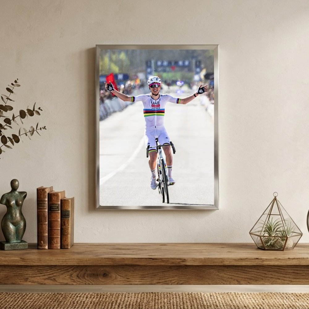Tadej Pogačar - ciclismo - Vibes DistrictTadej Pogačar - ciclismo poster GoldVibes District