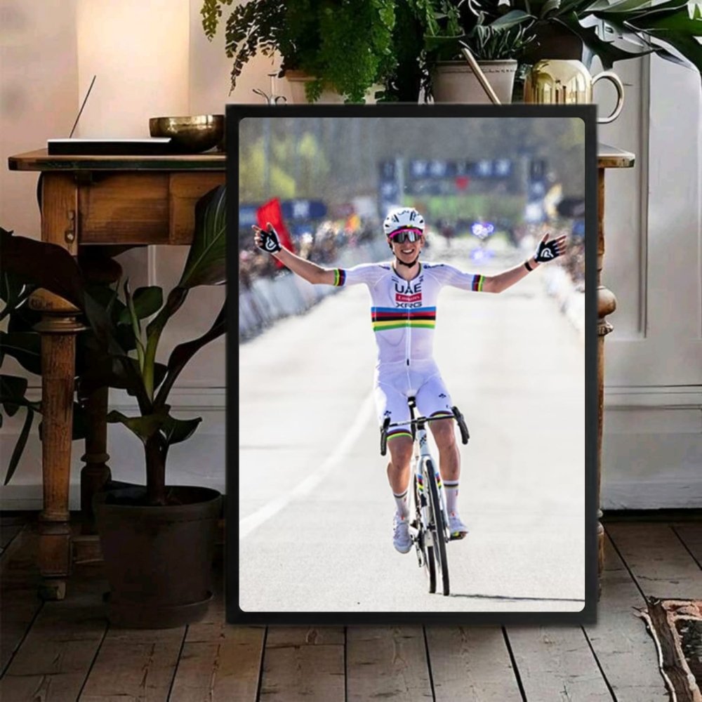 Tadej Pogačar - ciclismo - Vibes DistrictTadej Pogačar - ciclismo poster GoldVibes District