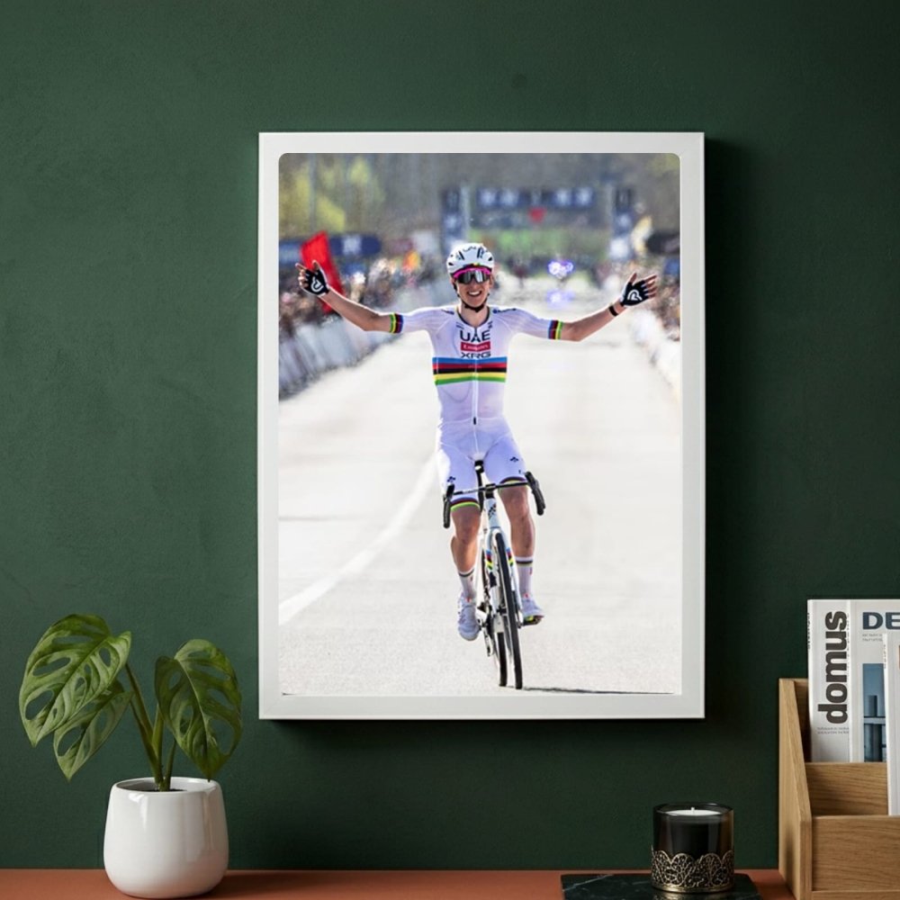 Tadej Pogačar - ciclismo - Vibes DistrictTadej Pogačar - ciclismo poster GoldVibes District