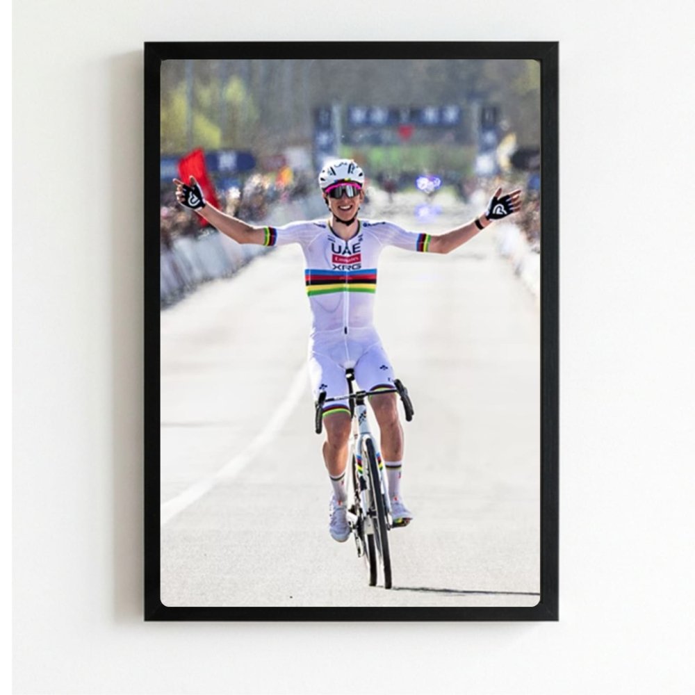 Tadej Pogačar - ciclismo - Vibes DistrictTadej Pogačar - ciclismo poster NeroVibes District