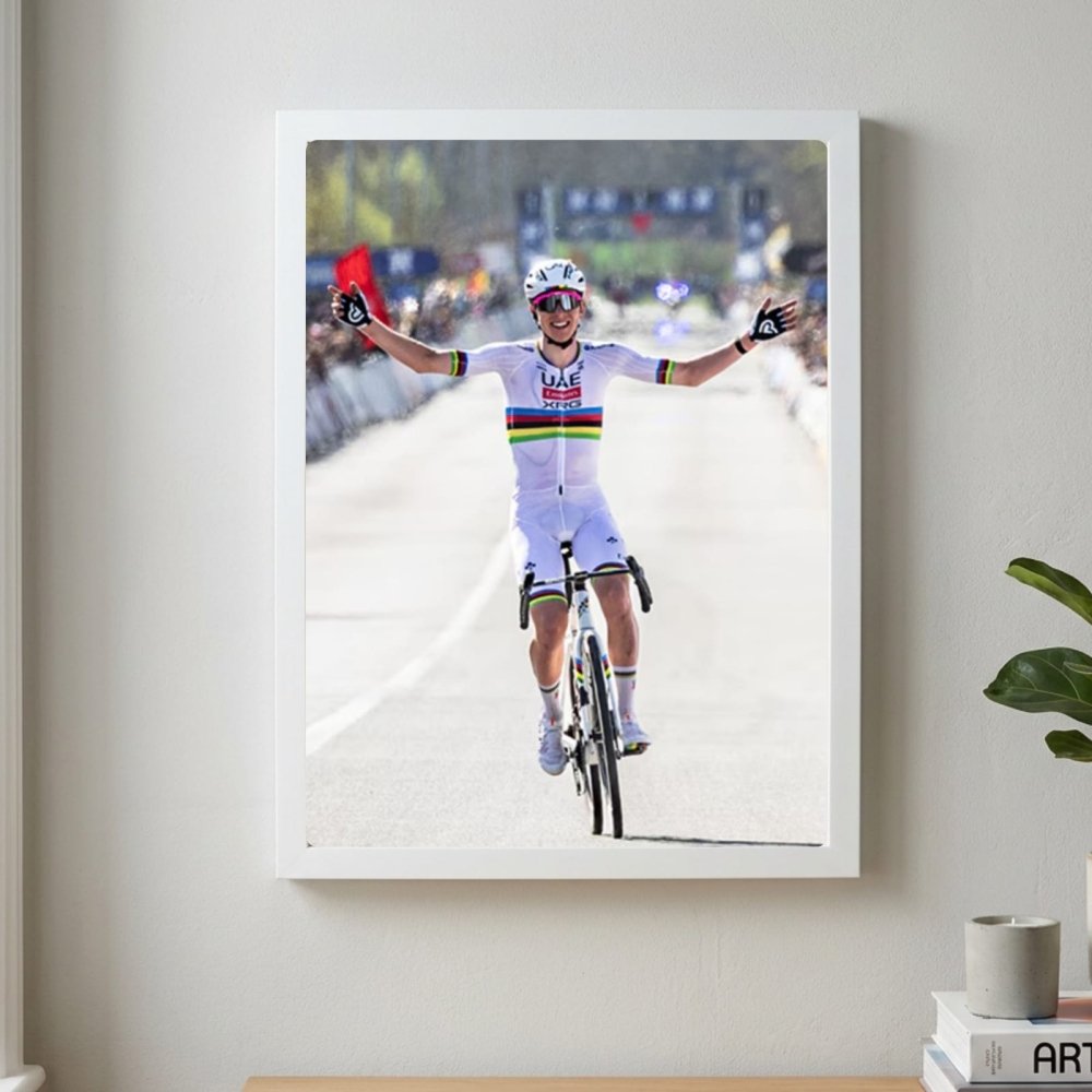 Tadej Pogačar - ciclismo - Vibes DistrictTadej Pogačar - ciclismo poster GoldVibes District