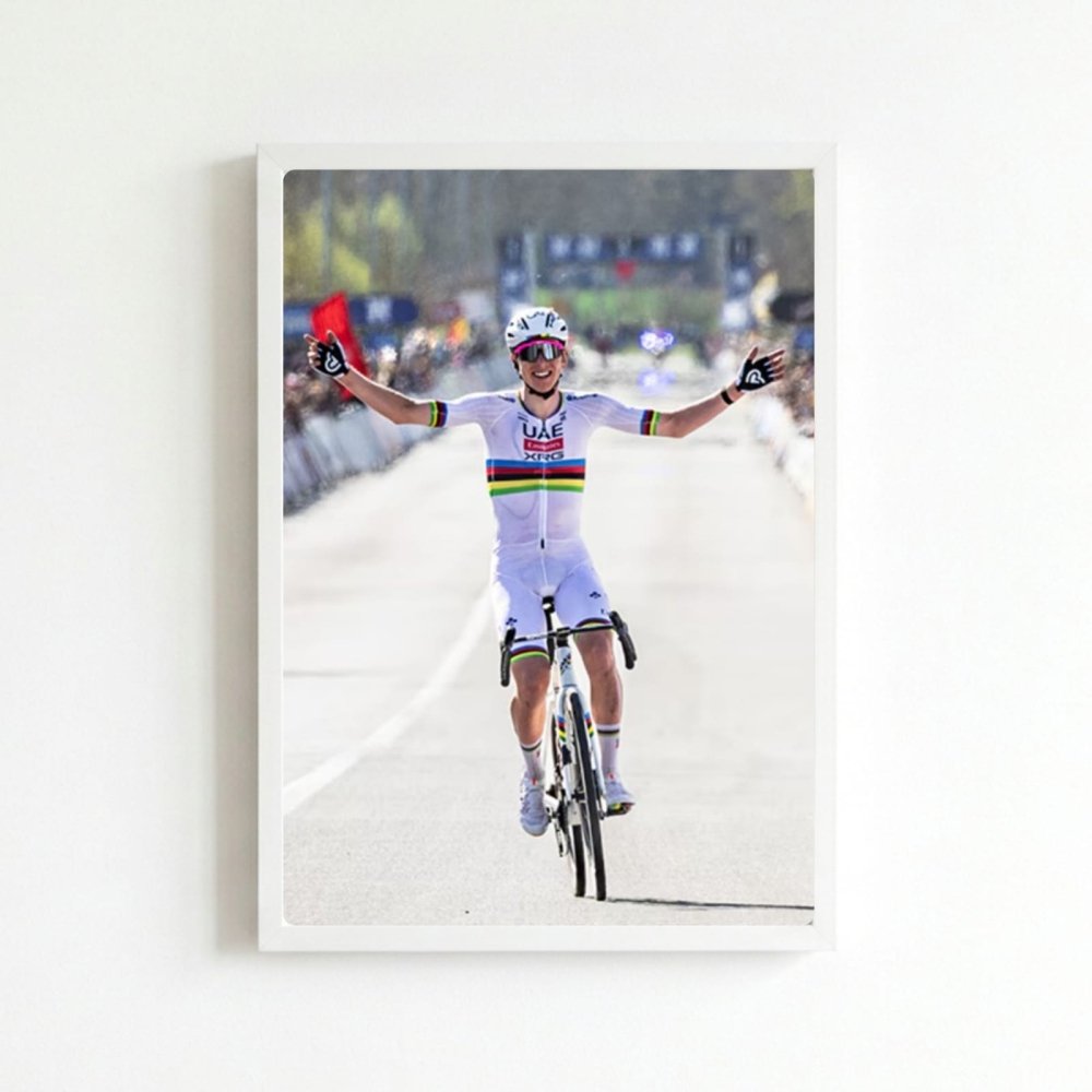 Tadej Pogačar - ciclismo - Vibes DistrictTadej Pogačar - ciclismo poster BiancoVibes District