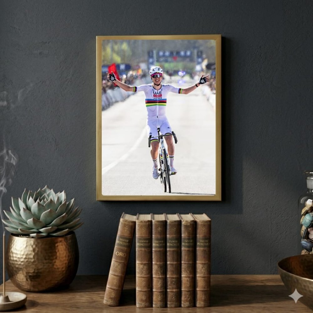 Tadej Pogačar - ciclismo - Vibes DistrictTadej Pogačar - ciclismo poster GoldVibes District