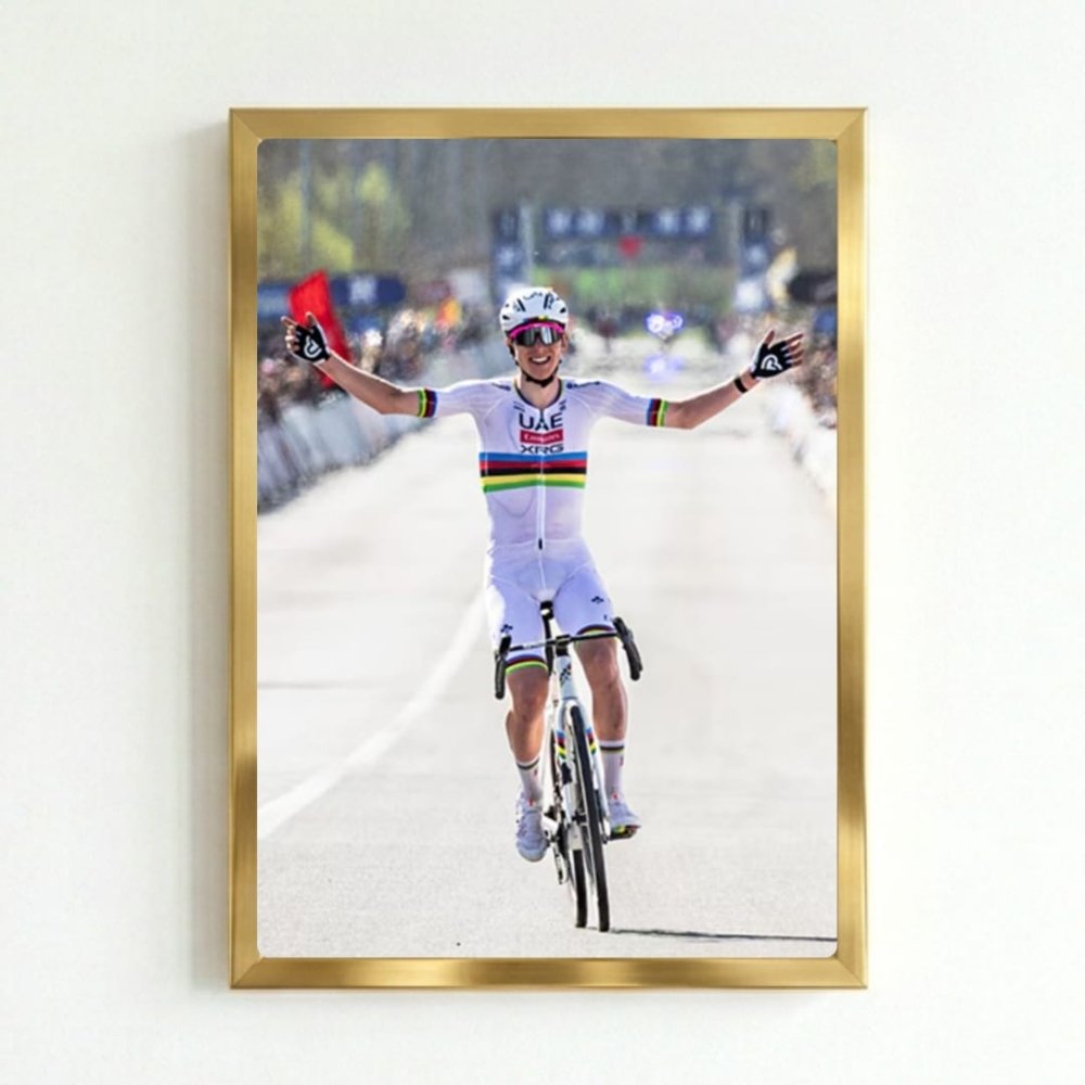 Tadej Pogačar - ciclismo - Vibes DistrictTadej Pogačar - ciclismo poster GoldVibes District