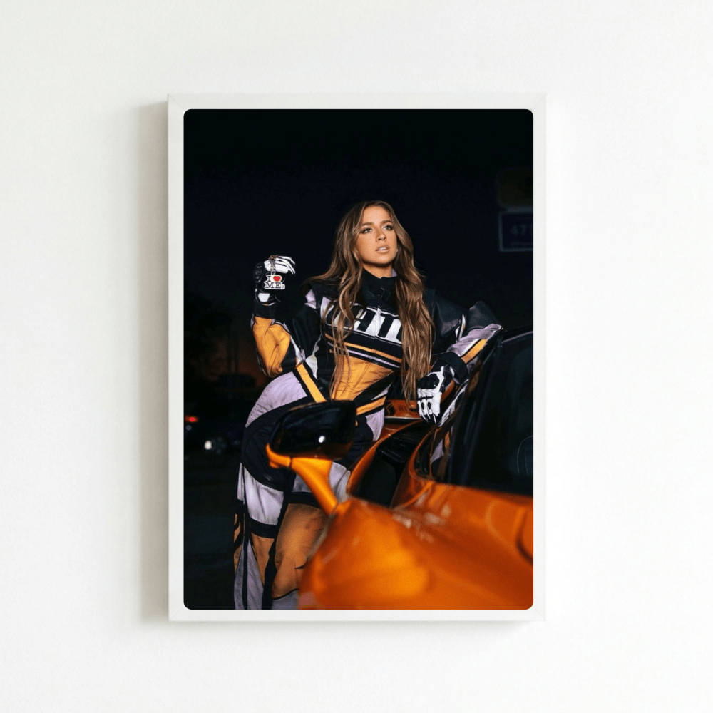 Tate McRae Poster with Frame - Vibes DistrictTate McRae Poster with Frame poster BiancoVibes District
