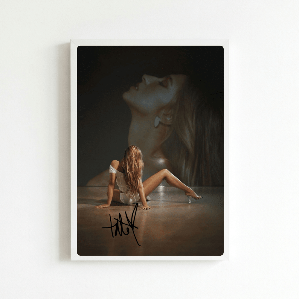 Tate McRae Poster with Frame - Vibes DistrictTate McRae Poster with Frame poster BiancoVibes District